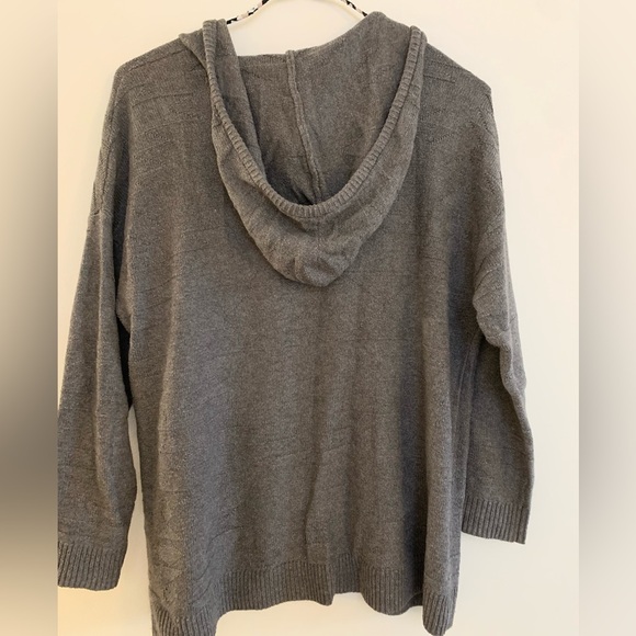 American Eagle Sweater - Picture 2 of 10